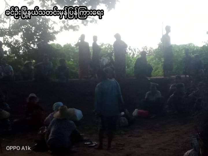 (ထွက်ပြေးတိမ်းရှောင်နေရသော ခင်ဦးနယ်ရှိ ကျေးရွာအချို့က ပြည်သူများ။ ။ဓာတ်ပုံ- ခင်ဦးမြို့နယ်သတင်းမှန်ပြန်ကြားရေး)