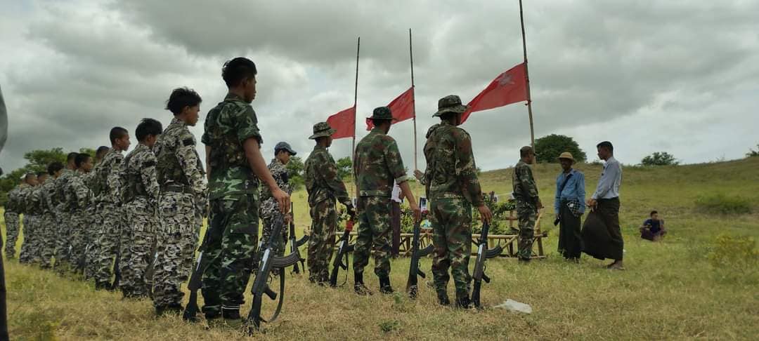 (ဝက်လက် PDF နှင့် Tiger King ​ပြောက်ကျားတပ်ဖွဲ့တို့ကအာဇာနည်​နေ့အခမ်းအနားကျင်းပနေစဥ်။ ဓါတ်ပုံ-Tiger King ၊ဝက်လက် PDF)