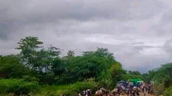 ဘေးလွတ်ရာ ထွက်ပြေးတိမ်းရှောင်နေရသော ဓမ္မသာရကျေးရွာက ပြည်သူများအား တွေ့ရစဥ်၊ ဓာတ်ပုံ-Cj
