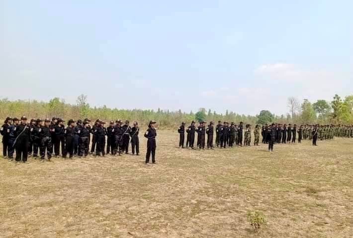 တန့်ဆည် ပြည်သူ့ကာကွယ်ရေးတပ်ဖွဲ့ဝင်များအား တွေ့ရစဥ်၊ဓာတ်ပုံ-Cj