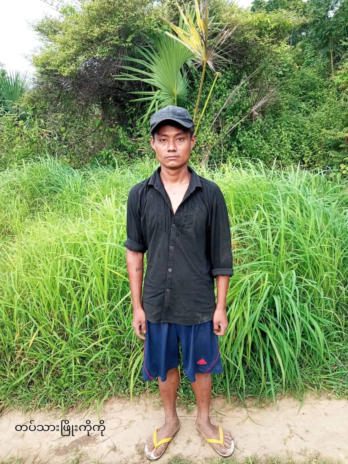 (ပြည်သူနှင့်ပူးပေါင်းလာသောတပ်မတော်သားများ။ ဓါတ်ပုံ-PDFကျောက်ထု)