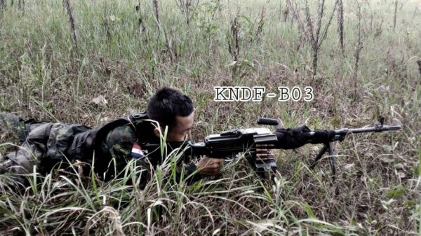 (KNDF တပ်ရင်း ၃ မှ တပ်ဖွဲ့ဝင်တစ်ဦး။ ဓါတ်ပုံ-KNDF-B03)