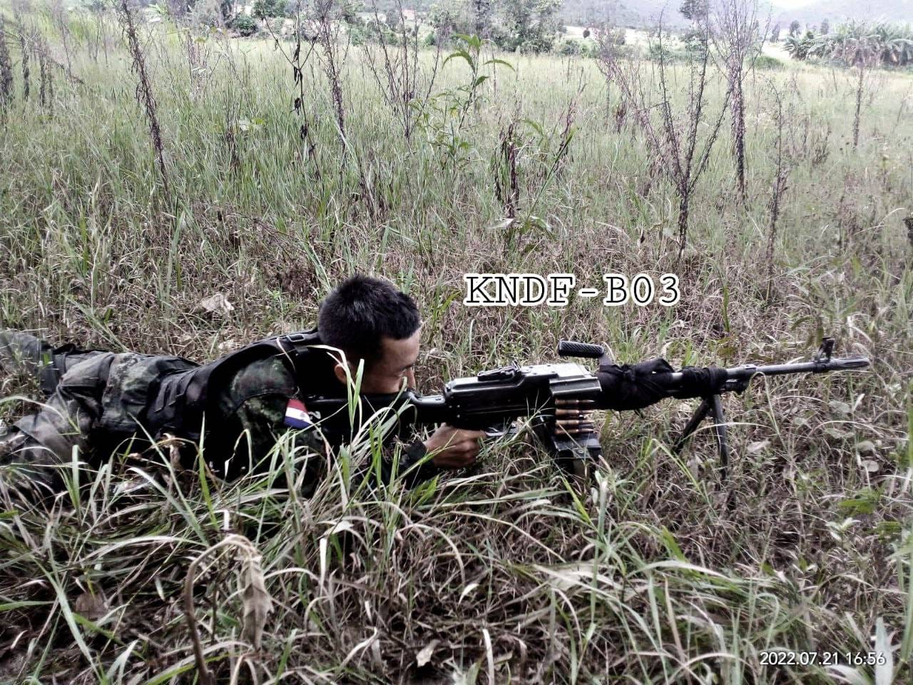 (KNDF တပ်ရင်း ၃ မှ တပ်ဖွဲ့ဝင်တစ်ဦး။ ဓါတ်ပုံ-KNDF-B03)