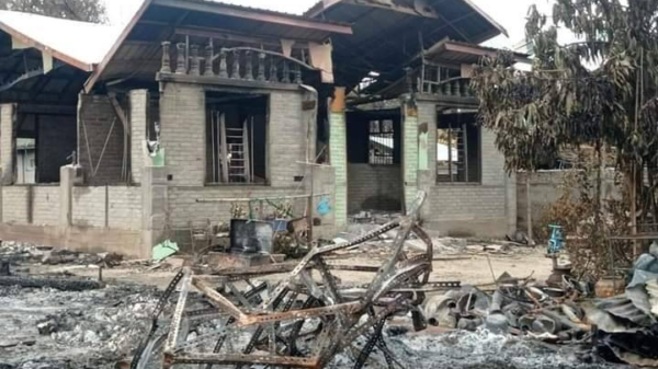 (ကျောက်ကန်ကျေးရွာအား အကြမ်းဖက်စစ်တပ်က မီးရှို့ဖျက်ဆီးသွားပြီးနောက် တွေ့ရစဥ်။ဓာတ်ပုံ-နွေဦးတော်လှန်ရေး-မြိုင်)