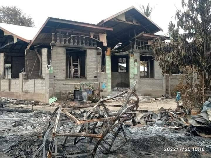 (ကျောက်ကန်ကျေးရွာအား အကြမ်းဖက်စစ်တပ်က မီးရှို့ဖျက်ဆီးသွားပြီးနောက် တွေ့ရစဥ်။ဓာတ်ပုံ-နွေဦးတော်လှန်ရေး-မြိုင်)
