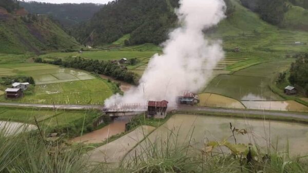 ဟားခါး-ထန်တလန်အကြား သီမြစ်လွင်ပြင်တံတားအား မိုင်းခွဲဖျက်ဆီးထားစဥ်၊ ဓာတ်ပုံ - The Chin Journal