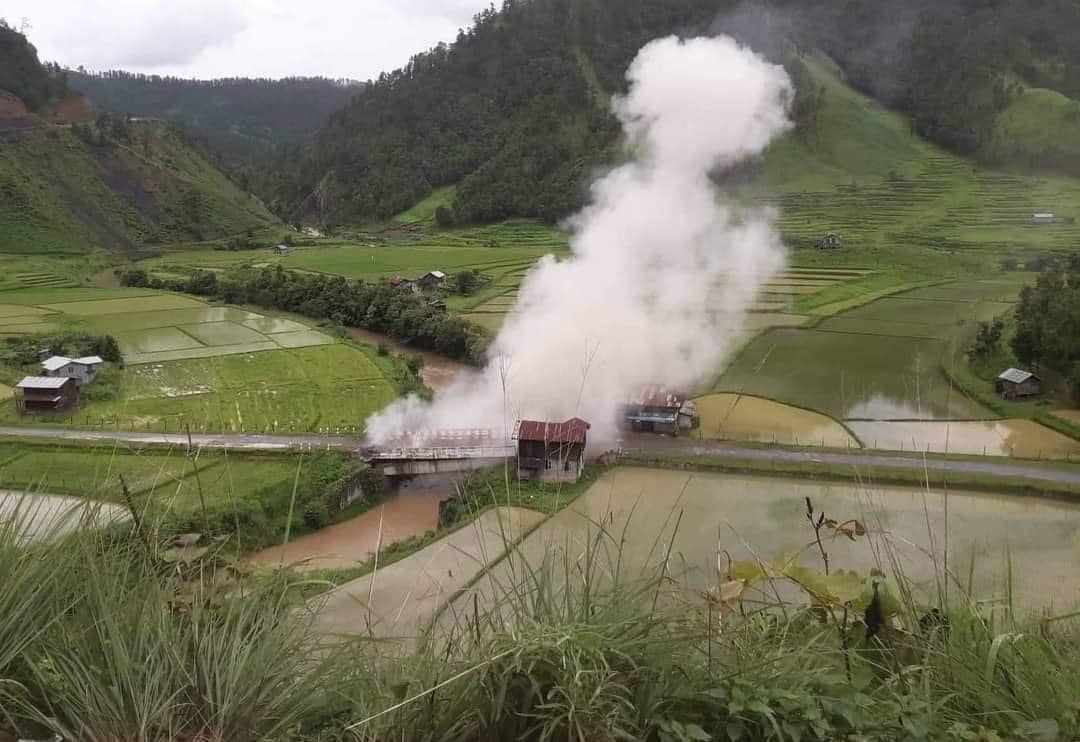 ဟားခါး-ထန်တလန်အကြား သီမြစ်လွင်ပြင်တံတားအား မိုင်းခွဲဖျက်ဆီးထားစဥ်၊ ဓာတ်ပုံ - The Chin Journal