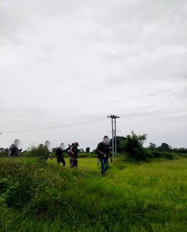 (SNAKE EYES PDFအဖွဲ့ဝင်များအား စစ်ဆင်ရေးတစ်ခုတွင် တွေ့ရစဥ်။ ဓာတ်ပုံ - SNAKE EYES PDF)