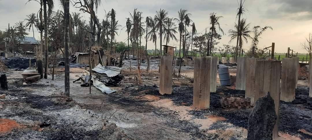(ကိုးတောင်ဘို့ဒေသရှိ ကျေးရွာများကို အကြမ်းဖက် စစ်ကောင်စီတပ် မီးရှို့ဖျက်ဆီးပြီးနောက် တွေ့ရစဥ်)
