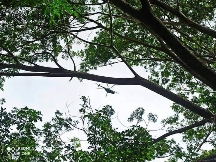 (ယခင်ရက်ပိုင်းအတွင်းက စစ်ကိုင်းတိုင်း၊ ကန့်ဘလူမြို့နယ်အတွင်း အကြမ်းဖက်စစ်တပ်က ရဟတ်ယာဥ်ဖြင့် ပစ်ခတ်ခဲ့စဥ်။ ။ဓာတ်ပုံ-CJ)