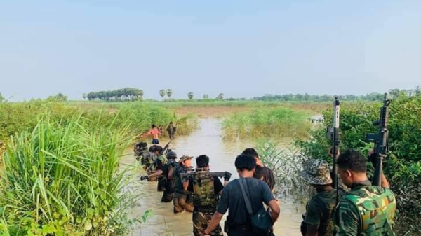 တန့်ဆည်ဒေသတွင်း ပြည်သူ့ကာကွယ်ရေးတပ်ဖွဲ့ဝင်များအား တွေ့ရစဥ်။ဓာတ်ပုံ-TPC