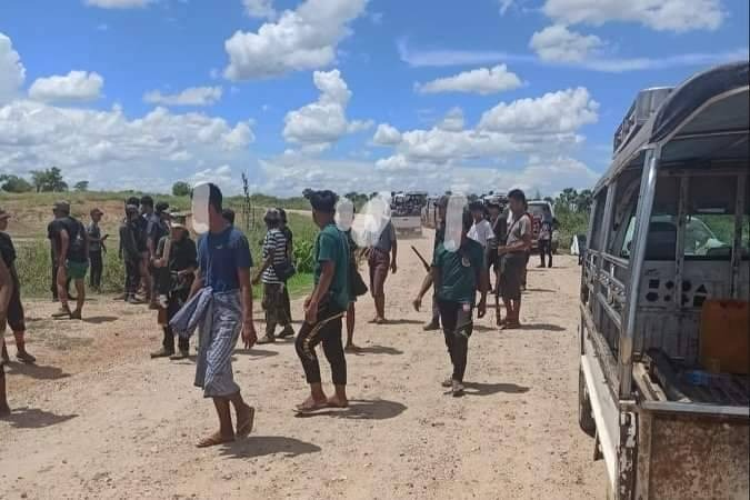 (မြိုင်နယ်အခြေစိုက် ပြည်သူ့ကာကွယ်ရေးတပ်ဖွဲ့ဝင်ရဲဘော်များအား စစ်ဆင်ရေးတစ်ခုတွင် တွေ့ရစဥ်။ဓာတ်ပုံ - မြိုင်ဒေသတွင်း PDF)