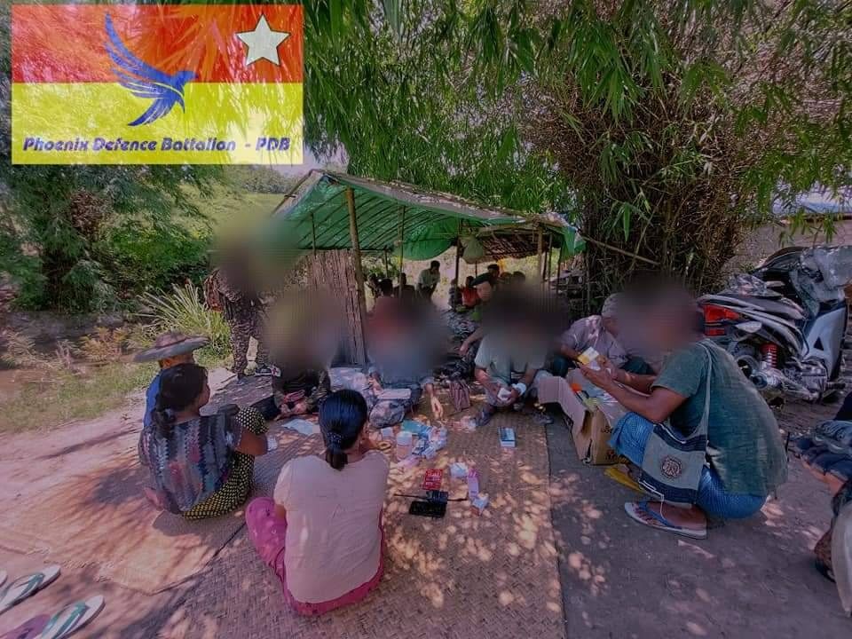 ဒေသကာကွယ်ရေးတပ်များက ဂန့်ဂေါမြို့နယ်မြောက်ပိုင်းရှိ စစ်ဘေးရှောင် ပြည်သူများထံသွားပြီး ဆေးဝါးနှင့် ကျန်းမာရေး စောင့်ရှောက်မှုပေး