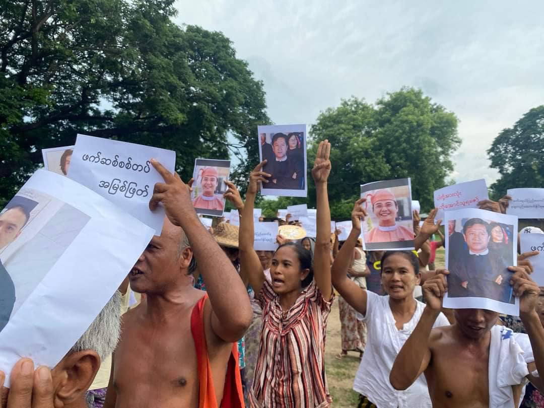 ဓာတ်ပုံ - ပုလဲလူထုသပိတ်တိုက်ပွဲ ဦးဆောင်ကော်မတီ