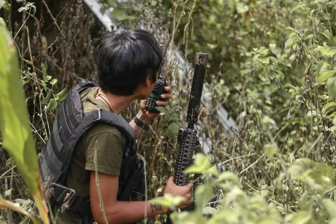 ရှေ့တန်းတစ်နေရာတွင်တွေ့ရသော KPDF ရဲဘော်များ၊ ဓာတ်ပုံ - KPDF