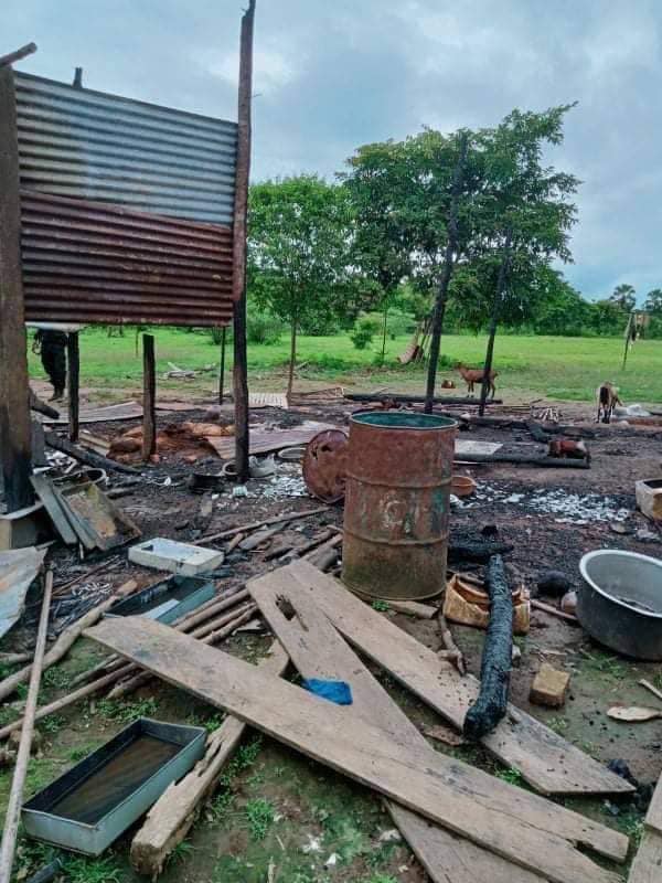(ရေဖြူနယ် ဧကနိနှင့် ခမောင်ချောင်းရွာများတွင် စစ်ကောင်စီတပ်ဖျက်ဆီးခဲ့သော နေအိမ်များ၊ဓာတ်ပုံ - CJ)