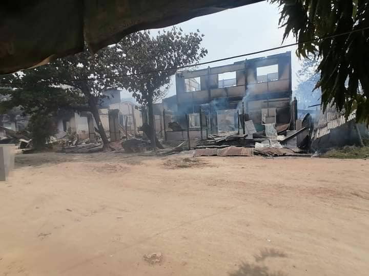 အကြမ်းဖက်စစ်ကောင်စီတပ် မီးရှို့ဖျက်ဆီးခဲ့သော တင်းတိမ်ရံရွာမြင်ကွင်း၊ ဓာတ်ပုံ-အဖြူရောင် DPY