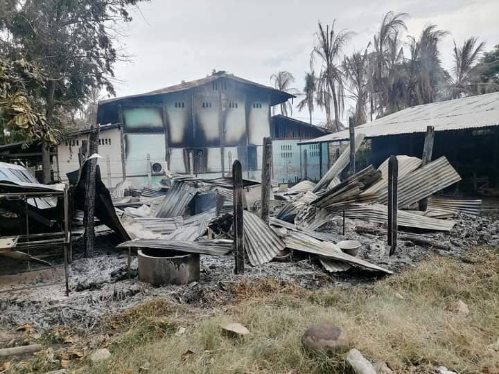 အကြမ်းဖက်စစ်ကောင်စီတပ် မီးရှို့ဖျက်ဆီးခဲ့သော တင်းတိမ်ရံရွာမြင်ကွင်း၊ ဓာတ်ပုံ-အဖြူရောင် DPY