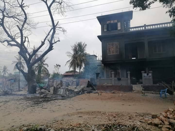 အကြမ်းဖက်စစ်ကောင်စီတပ် မီးရှို့ဖျက်ဆီးခဲ့သော တင်းတိမ်ရံရွာမြင်ကွင်း၊ ဓာတ်ပုံ-အဖြူရောင် DPY