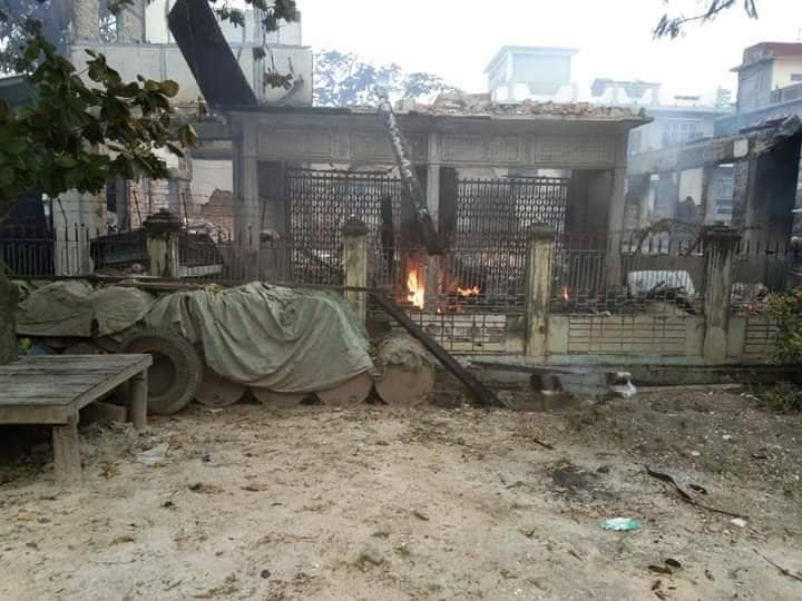 တင်းတိမ်ရံကျေးရွာနှင့်စျေးအား မီးရှို့ဖျက်ဆီးခံရပြီးနောက် တွေ့ရစဥ်။ ဓာတ်ပုံ - နယ်ခံအဖွဲ့များ
