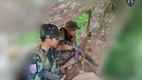 (​ကော်ဘရာစစ်​ကြောင်းမှတပ်ဖွဲ့ဝင်တစ်ဦး ။ဓါတ်ပုံ-Cobra Column)