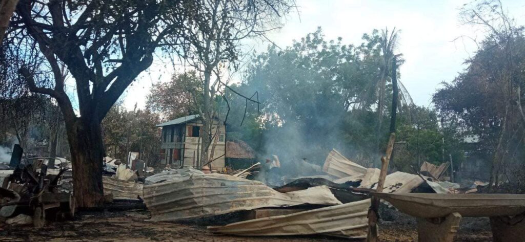 စစ်သားအ​လောင်းများကို အိမ်အချို့တွင် အိမ်နှင့်အတူမီးရှို့ ခဲ့သည်။ ။ဓါတ်ပုံ-BRTF