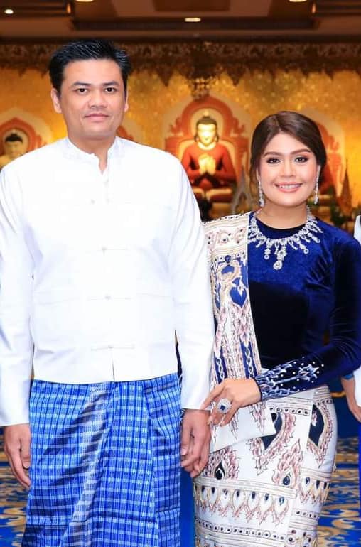 စမိုင်းလ်တို့ဇနီးမောင်နှံ။ ။ဓါတ်ပုံ-စမိုင်းလ်FB