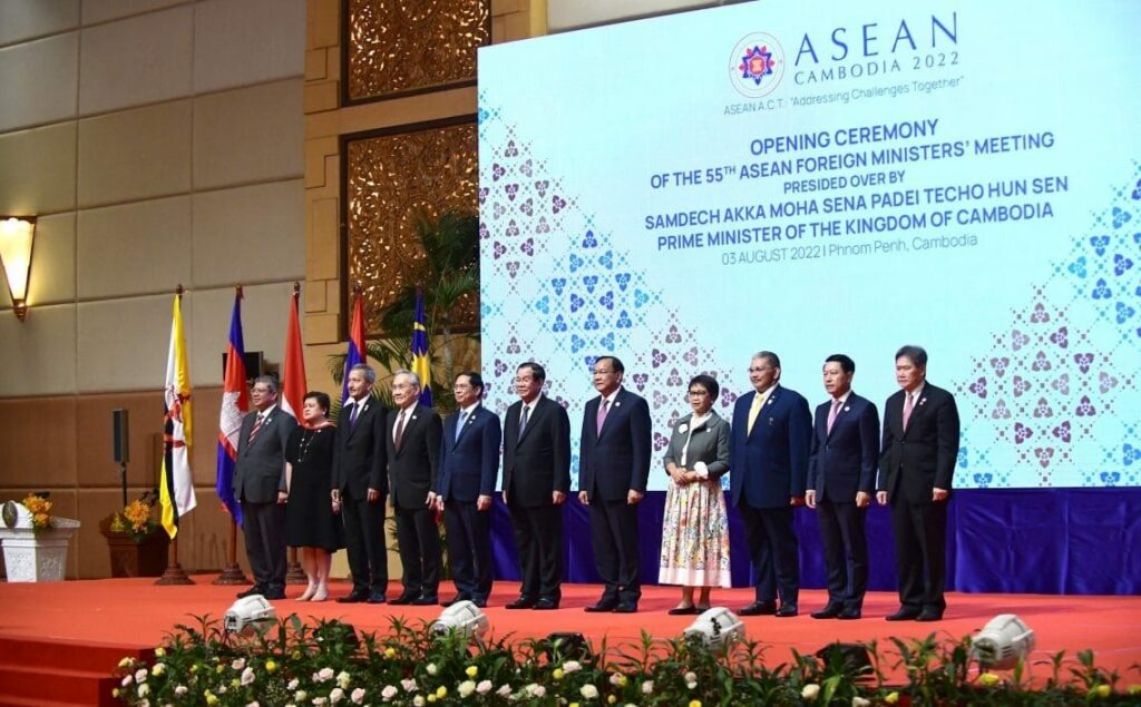 (အာဆီယံနိုင်ငံခြားရေးဝန်ကြီးများ)