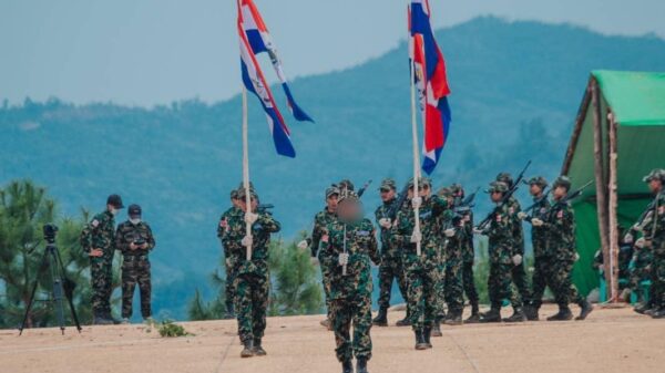ဟားခါး CDF မှ ရဲဘော်များအား တွေ့ရစဉ်၊ဓာတ်ပုံ - ဟားခါး CDF