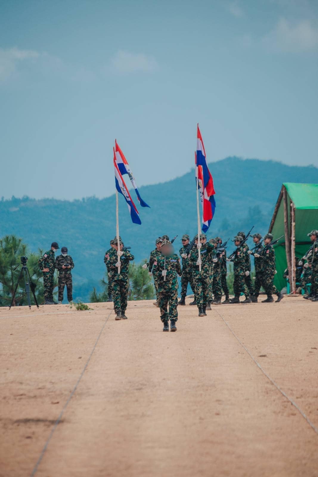 ဟားခါး CDF မှ ရဲဘော်များအား တွေ့ရစဉ်၊ဓာတ်ပုံ - ဟားခါး CDF