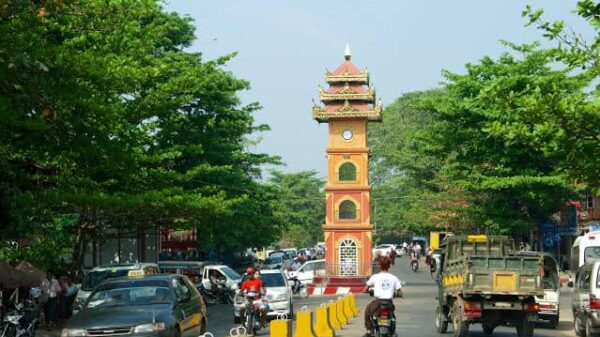 သန်လျင်မြို့ ထမလုံအုပ်ချုပ်ရေးရုံး ချိန်ကိုက်ဗုံး နှစ်လုံးဖြင့် ဖောက်ခွဲတိုက်ခိုက်