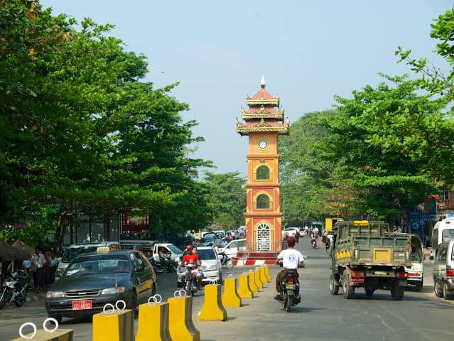သန်လျင်မြို့ ထမလုံအုပ်ချုပ်ရေးရုံး ချိန်ကိုက်ဗုံး နှစ်လုံးဖြင့် ဖောက်ခွဲတိုက်ခိုက်