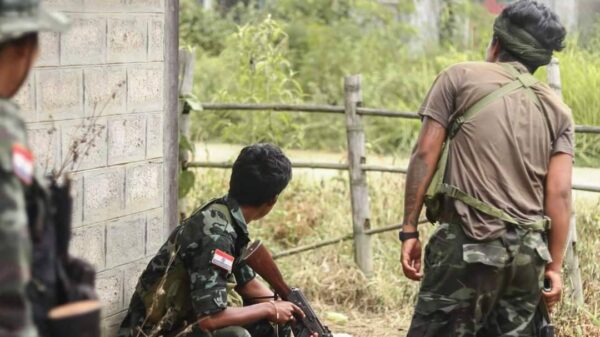 ရှေ့တန်းတစ်နေရာတွင်တွေ့ရသော KPDF ရဲဘော်များ၊ ဓာတ်ပုံ - KPDF