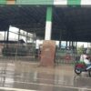 (မန္တလေးမြို့ရှိ ဆီဆိုင်အချို့ ဆိုင်ပိတ်ထားသည်ကို တွေ့ရစဥ်)