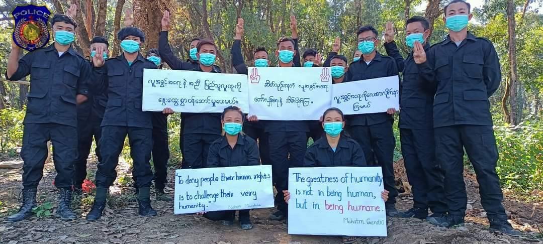 KSP တပ်ဖွဲ့ဝင် ပြည်သူ့ရဲဘော်များအား တွေ့ရစဥ်၊ ဓာတ်ပုံ-​ပေးပို့