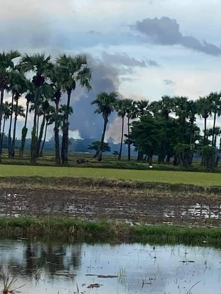 (မူးကမ်းကြီးရွာမီးလောင်ကျွမ်းနေစဥ် ။ ။ဓါတ်ပုံ-CJ)