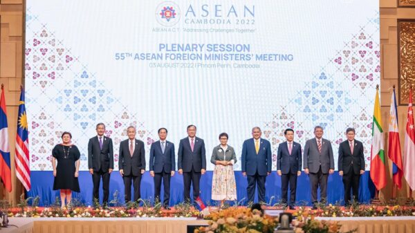 အာဆီယံနိုင်ငံခြားရေးဝန်ကြီးများ အမှတ်တရဓာတ်ပုံရိုက်ကူးနေစဉ်၊ဓာတ်ပုံ - Prak Sokhonn /FB