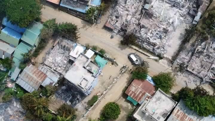မီးရှို့ဖျက်ဆီးခံရသော မူးကမ်းကြီး၊ ဆူးတပ်ရွာနှင့် ထွက်ပြေးတိမ်းရှောင်နေရသည့် ဒီပဲယင်းနယ်ခံများ၊ ဓာတ်ပုံ- ဒီပဲယင်းမြို့နယ်စစ်ရှောင်ထောက်ပံ့ရေးအဖွဲ့၊ ဒီပဲယင်းမြို့နယ် ညီနောင်များ