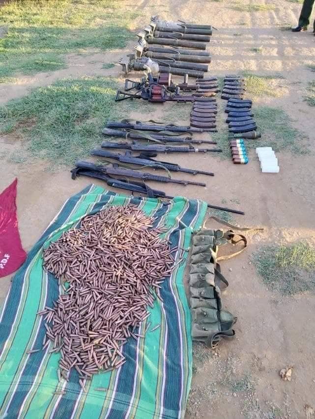 စစ်​ကောင်စီ ဝါဒဖြန့်မီဒီယာများတွင်​ဖော်ပြထား​​သော ရင်​ပေါင်တိုင်ရွာစီးနင်းတိုက်ခိုက်မှုတွင်သိမ်းဆည်းရမိသည်ဆို​သောလက်နက်ခဲယမ်းများ