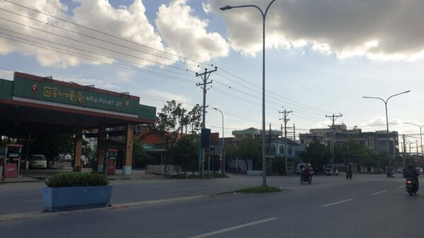 မန္တလေး မှာ စက်သုံးဆီအရောင်းဆိုင်တွေအများစုပိတ်ထား