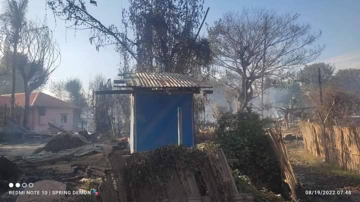ရွာလုံးကျွတ်နီးပါးမီးရှို့ခံရသည့် တရော် (ငတမျှော်) ကျေးရွာအတွင်းအား တွေ့ရစဥ်။ ဓာတ်ပုံ-Yaylalkyunnews