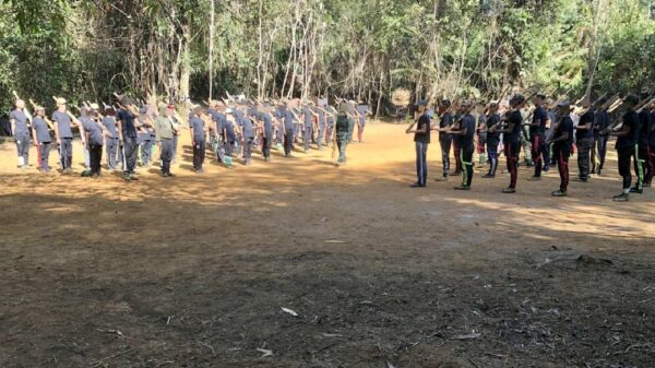 (စစ်ပညာသင်ကြားနေသော ဗန်းမောက် PDFနှင့် ပကဖ ရဲဘော်များအား တွေ့ရစဉ်၊ဓာတ်ပုံ - Banmauk Revolution)