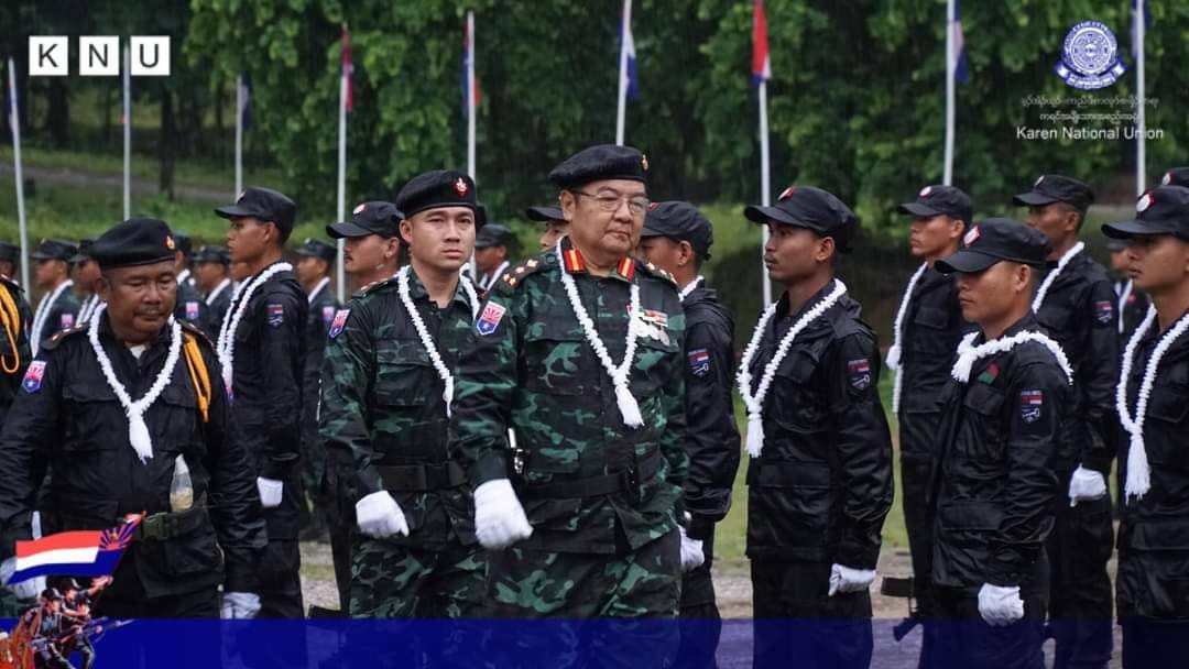 (၇၂)နှစ်မြောက် ကရင့်အာဇာနည်နေ့ကို ကရင်အမျိုးသားလွတ်မြောက်ရေး တပ်မတော်-KNLA တပ်မဟာ(၇)ဌာနချုပ်(ကလို့ယော်လေး)၌ ကျင်းပနေစဉ်၊ ဓာတ်ပုံ - KNU