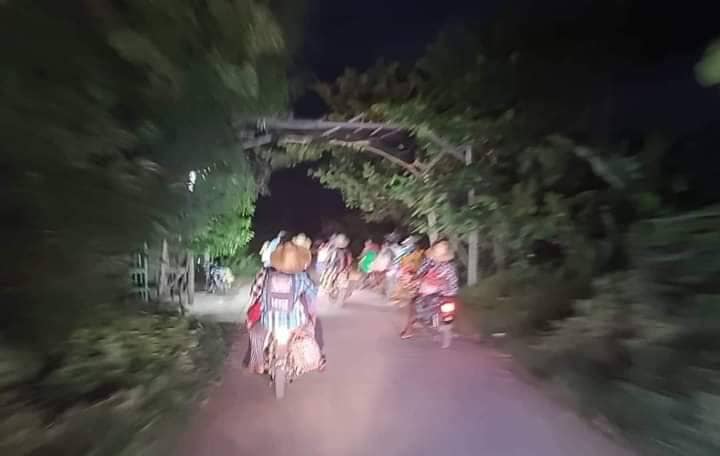 ထွက်ပြေးတိမ်းရှောင်နေရသော ပြည်သူများအား တွေ့ရစဥ်၊ ဓာတ်ပုံ-Cj
