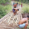 (ကျေးရွာချင်းဆက် တံတားတစ်ခုကို The Youth Force (Saw&Kyaukhtu) တပ်ဖွဲ့ဝင်ရဲဘော်များက ပြုလုပ်ပေးနေစဥ်၊ ဓာတ်ပုံ - The Youth Force (Saw&Kyaukhtu) )