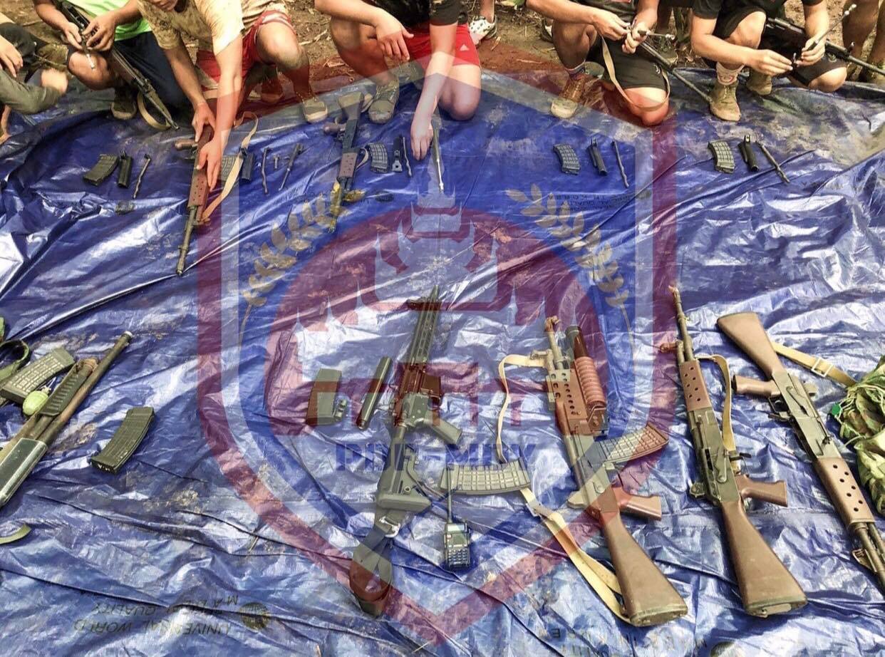 MDY-PDFမှ ရဲဘော်များအား လက်နက်အသုံးပြုနည်းသင်ကြားနေစဥ်၊ ဓာတ်ပုံ - MDY-PDF