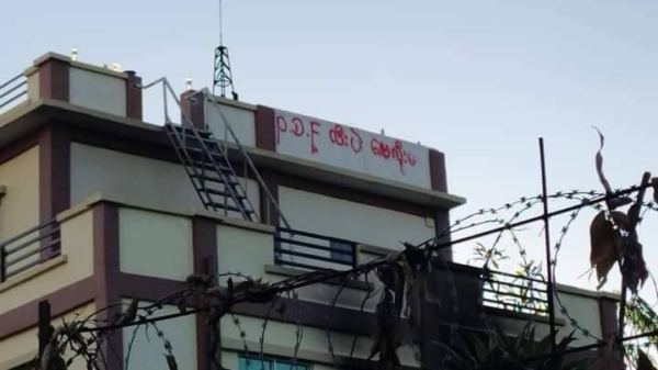 (မူးကြီးကမ်းကျေးရွာ ရွာလုံးကျွတ်နီးပါးမီးရှို့ဖျက်ဆီးပြီးနောက် တွေ့ရစဥ်၊ ဓာတ်ပုံ - CJ)