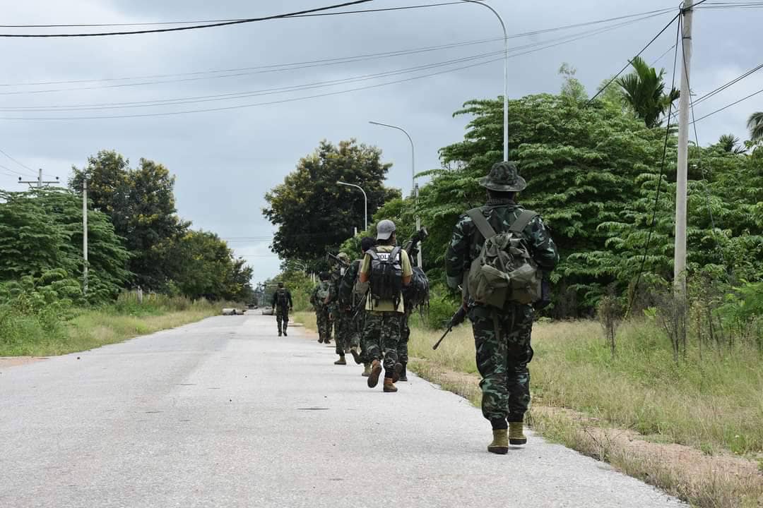 (ဒီမော့ဆို PDFမှ ရဲဘော်များအား တွေ့ရစဉ်)