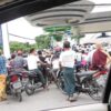 မန္တ​လေးတွင် ဆီဝယ်ရန် တိုး​ဝှေ့တန်းစီ​နေကြ​သောပြည်သူများကို သြဂုတ် ဒုတိယပါတ်က​တွေ့ရစဥ် ။ ။ဓါတ်ပုံ-CJ