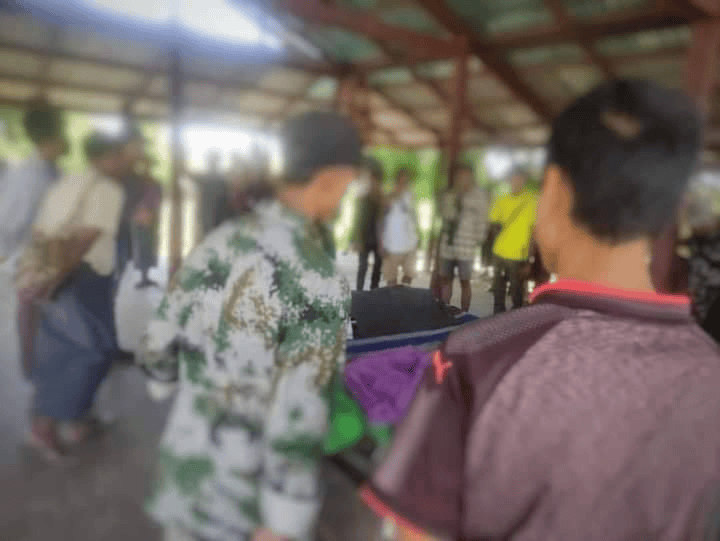 (PDFရဲဘော်နှစ်ဦး၏ စျာပနအခမ်းအနားပြုလုပ်နေစဥ်၊ဓာတ်ပုံ-Zamani Revolution Force/MMU Myaung)